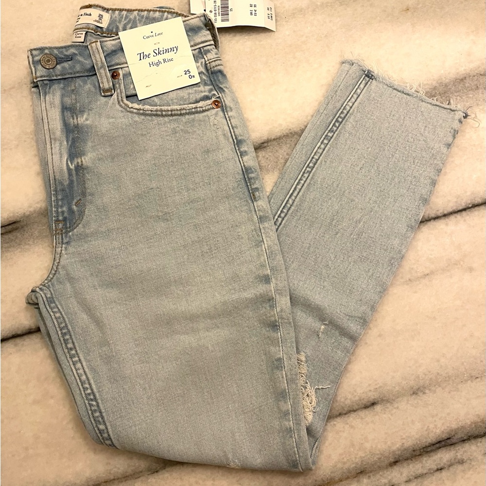 NWT - Abercrombie & Fitch Jeans 25